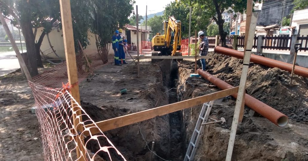 Secretaria de Obras faz reparos em elevatória de esgoto na praia